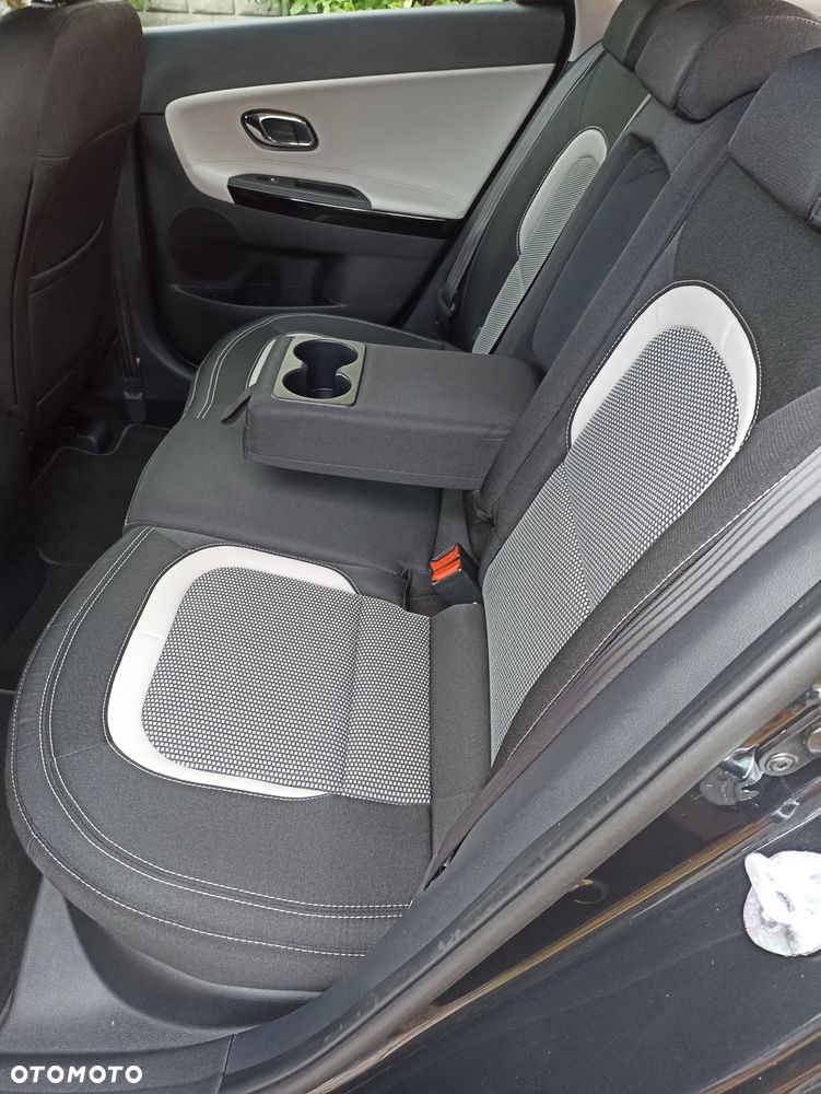 Kia Ceed - 33