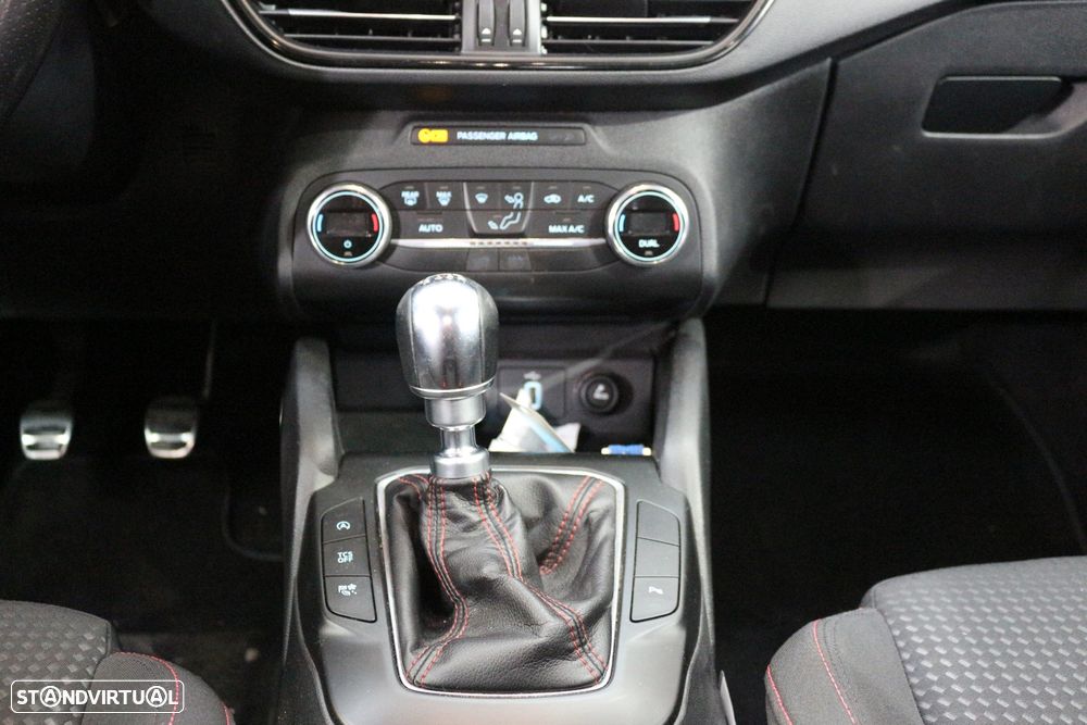 Ford Focus 1.0 EcoBoost S&S ST-LINE - 30