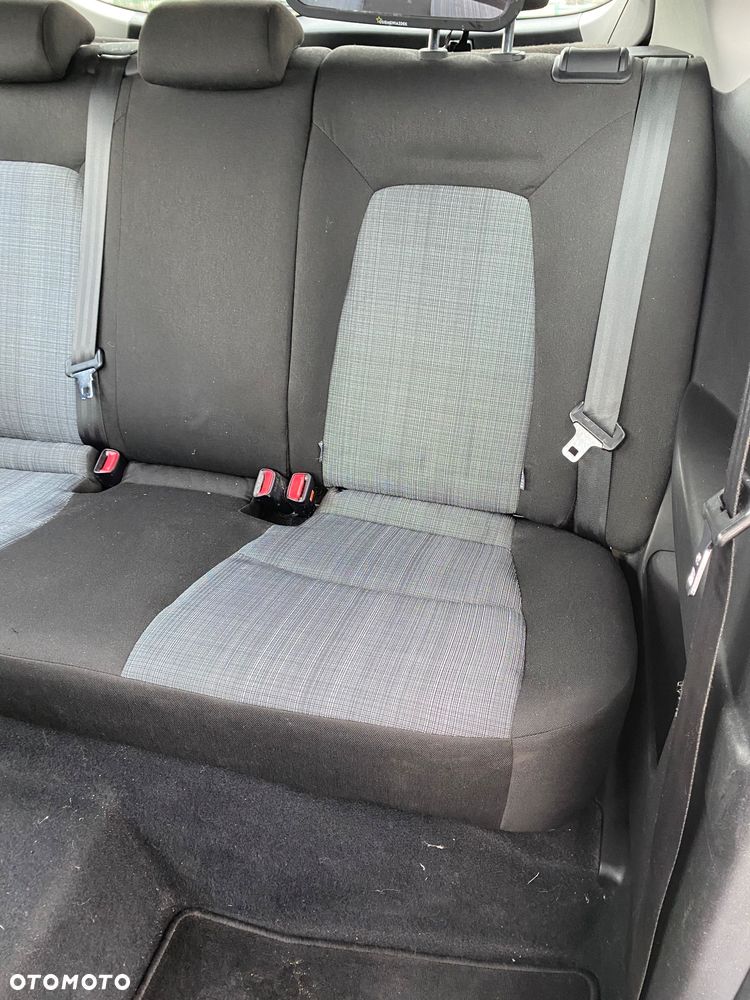 Kia Ceed - 28