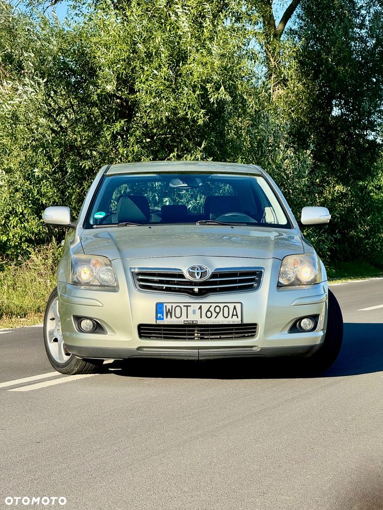 Toyota Avensis 2.0 D-4D Sol - 2