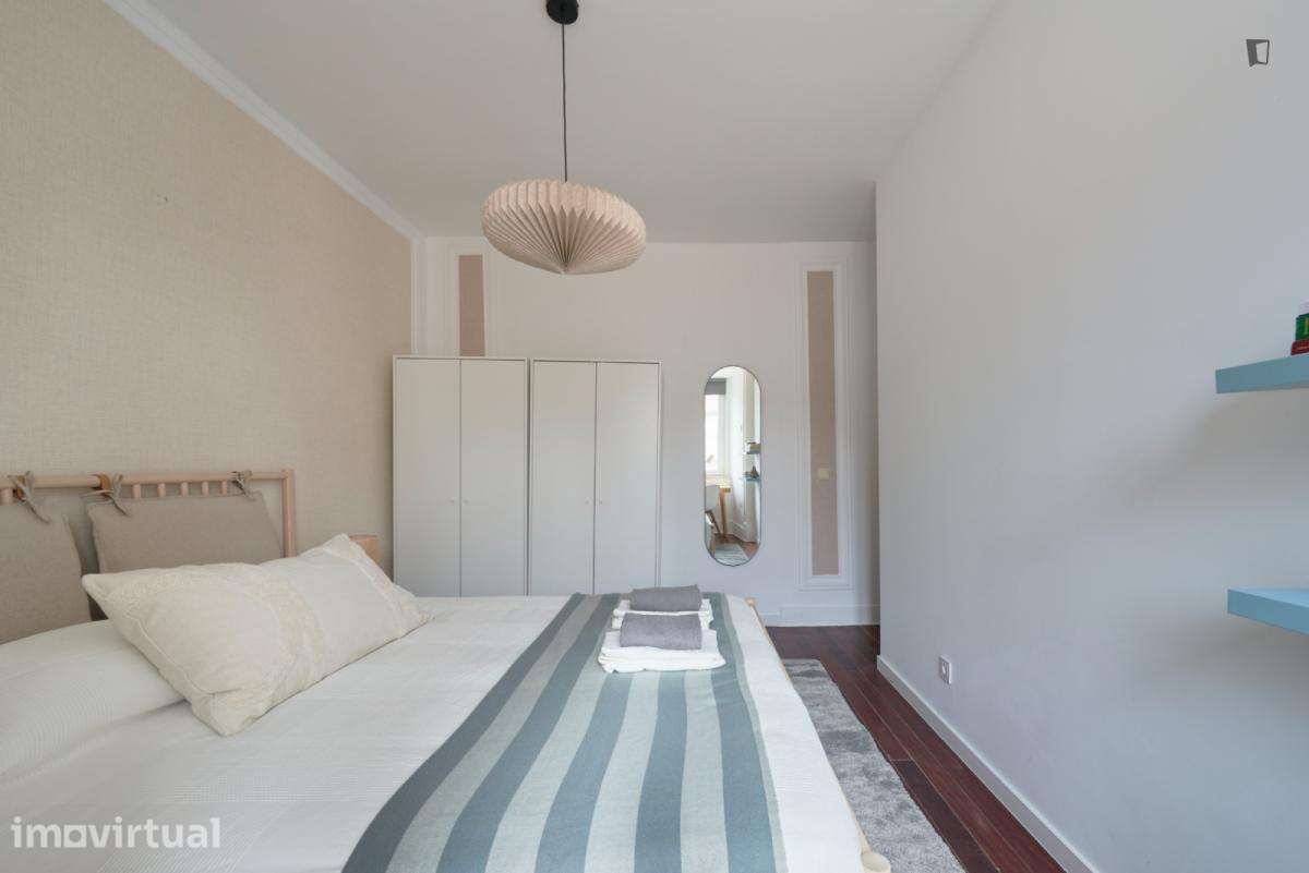 Quarto - localizado em Marquês de Pombal Lisbon - Grande imagem: 4/60