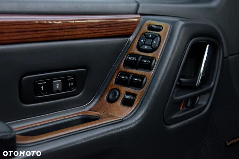 Jeep Grand Cherokee - 28