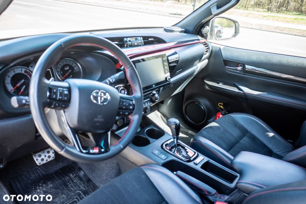 Toyota Hilux 2.8 D-4D Double Cab GR Sport 4x4 - 24