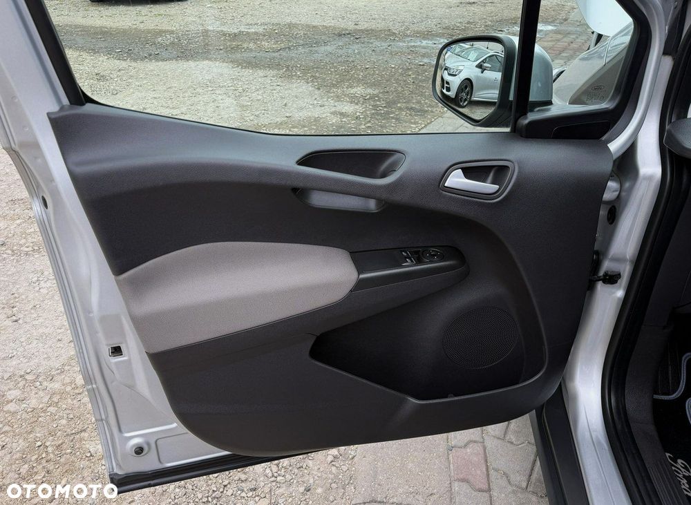 Ford Tourneo Courier 1.0 EcoBoost S&S Titanium - 15