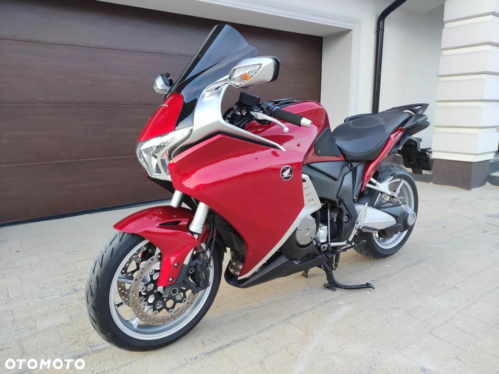 Honda VFR - 12