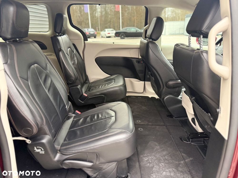 Chrysler Pacifica - 27