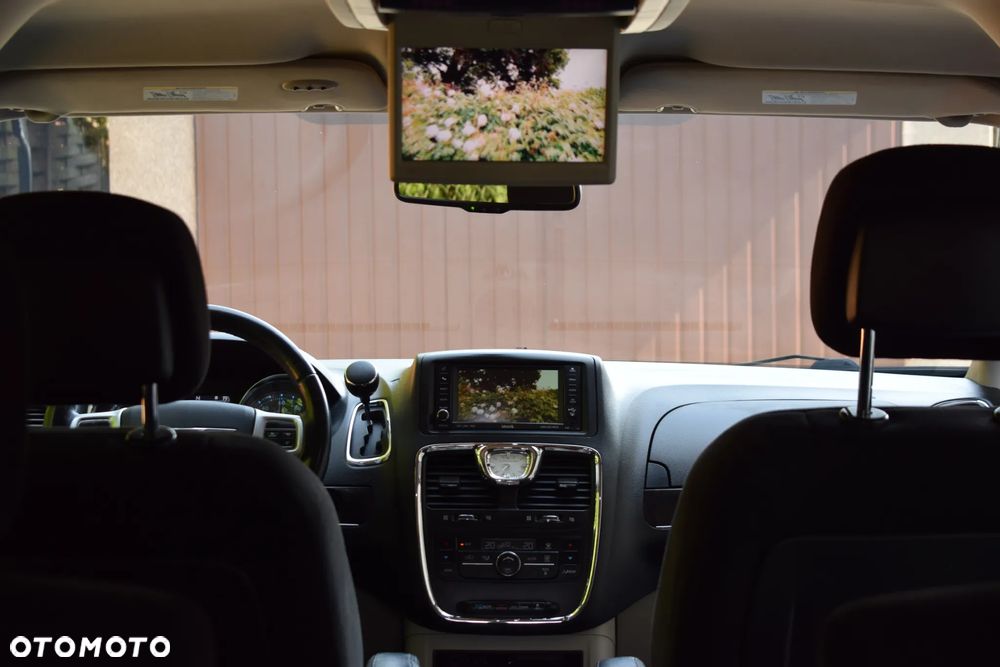 Chrysler Town & Country 3.6 Limited - 9