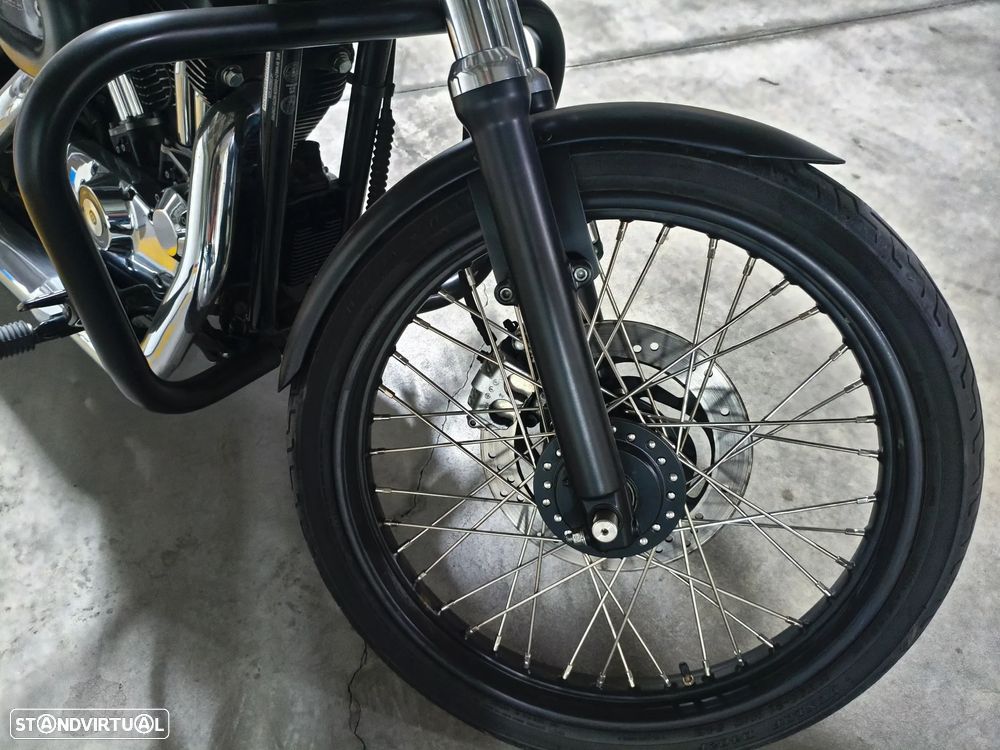 Harley-Davidson Sportster 1200 Custom - 10