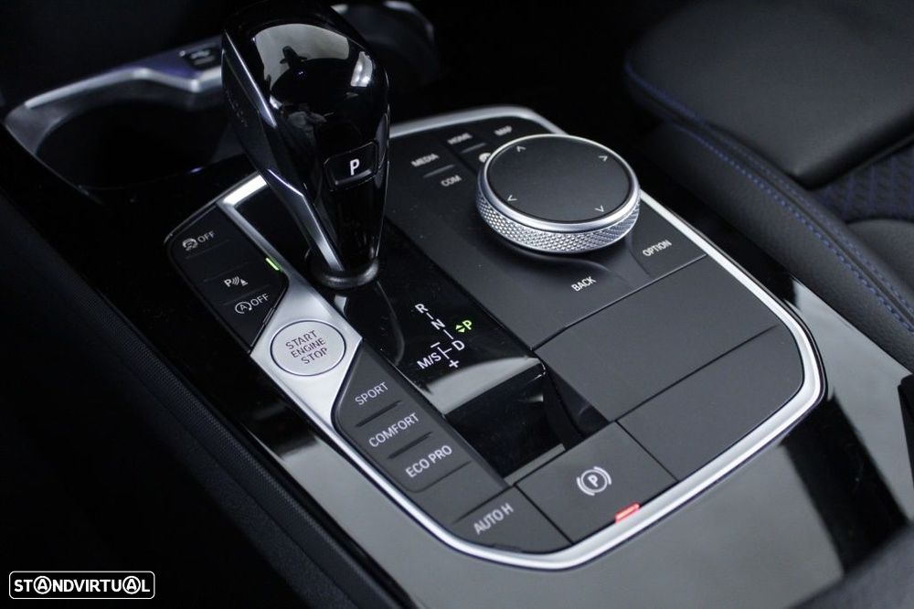 BMW 116 d Pack Desportivo M Auto - 35