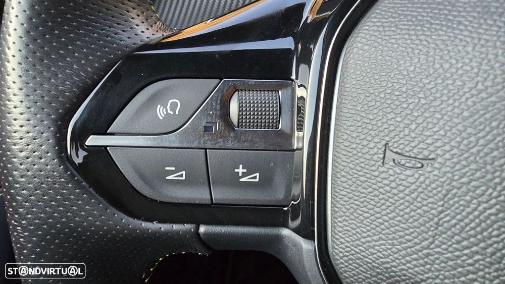 Peugeot e-208 GT - 15