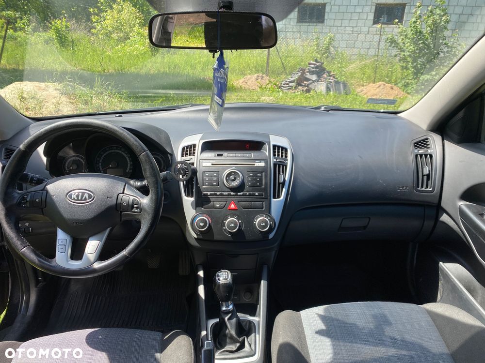 Kia Ceed 1.6 M - 11