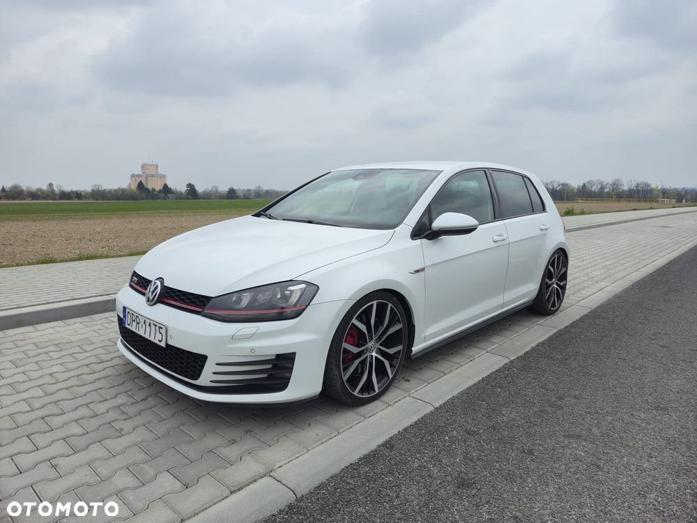 Volkswagen Golf GTI Performance BlueMotion Technology DSG - 2