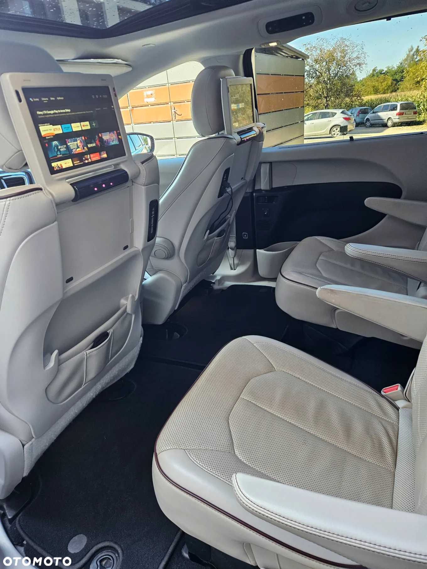 Chrysler Pacifica - 31