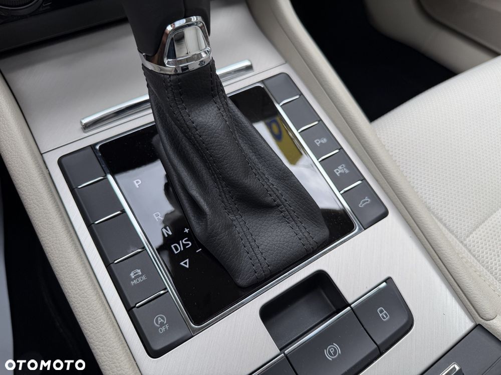 Skoda Superb 2.0 TDI DSG Premium Edition - 23