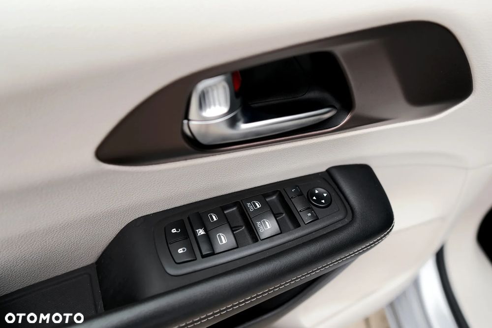 Chrysler Pacifica - 30