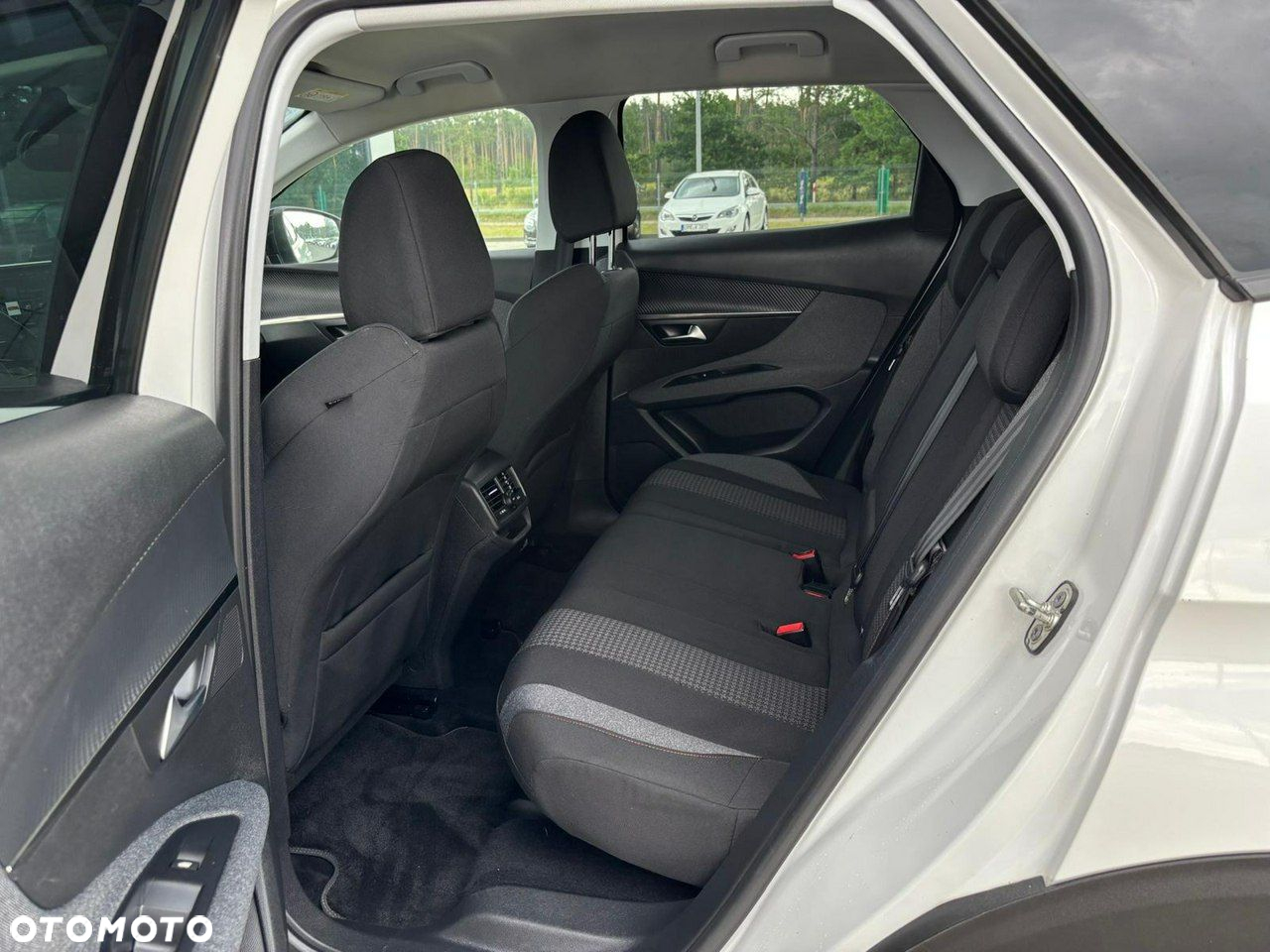 Peugeot 3008 1.2 PureTech Active S&S EAT6 - 12