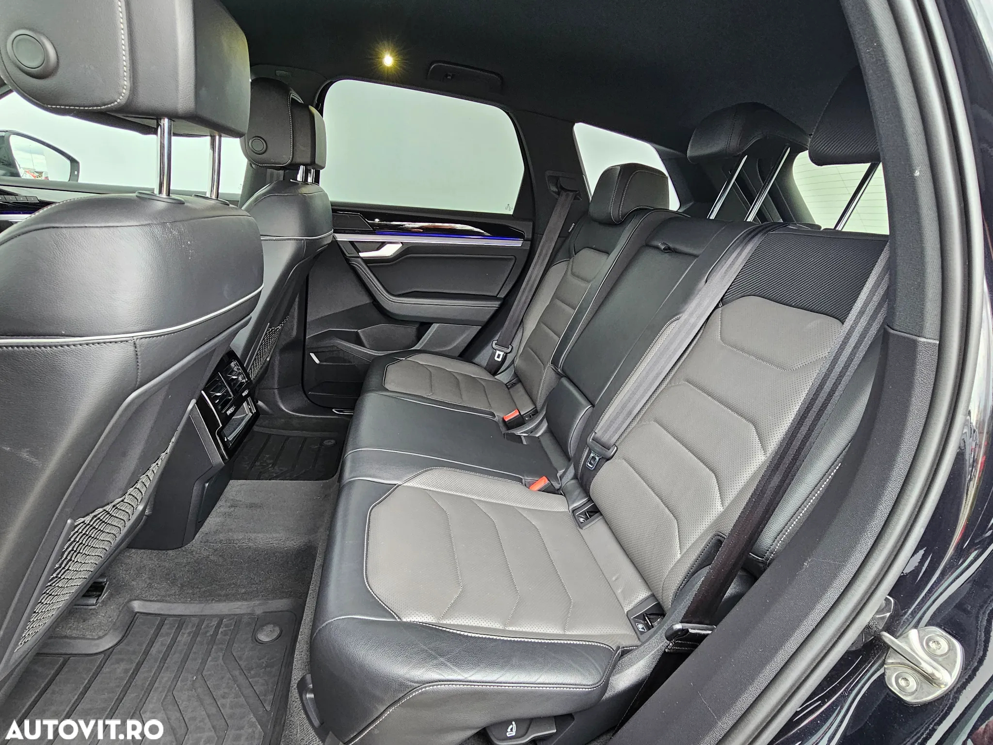 Volkswagen Touareg V6 TDI R-Style - 24