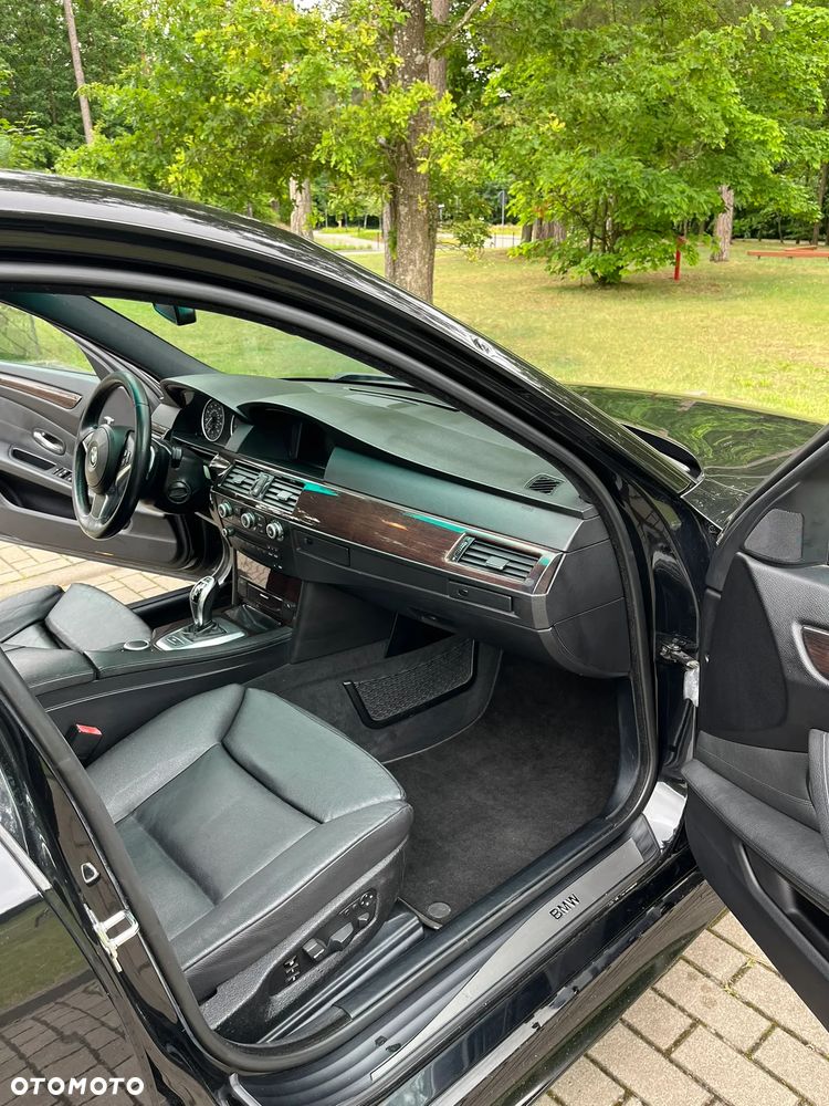 BMW Seria 5 550i Sport-Aut - 12