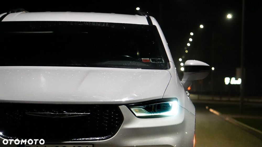 Chrysler Pacifica - 11