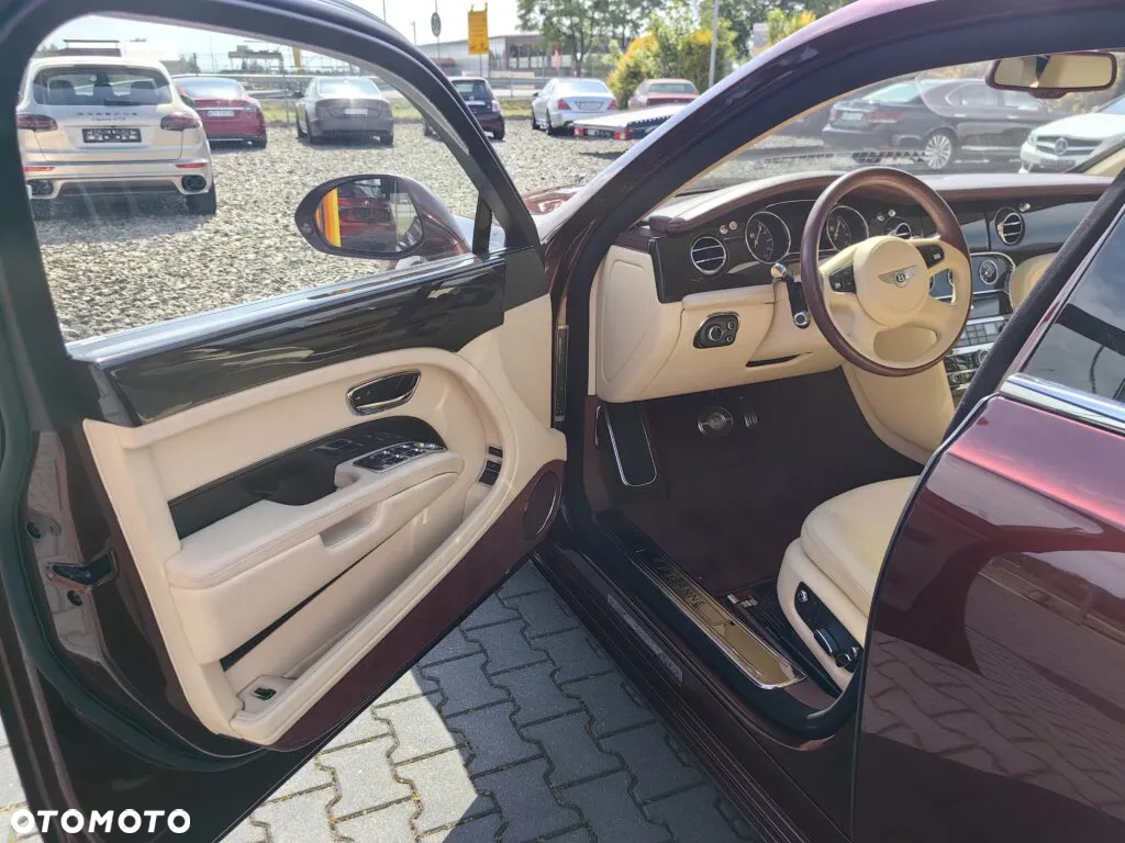 Bentley Mulsanne Speed - 13