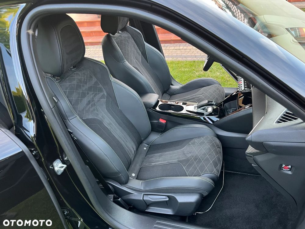 Peugeot 2008 PureTech 130 EAT8 GT - 25
