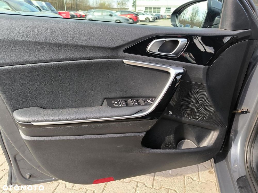Kia Ceed - 10