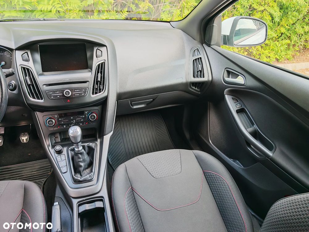 Ford Focus 1.5 EcoBoost ST-Line - 8