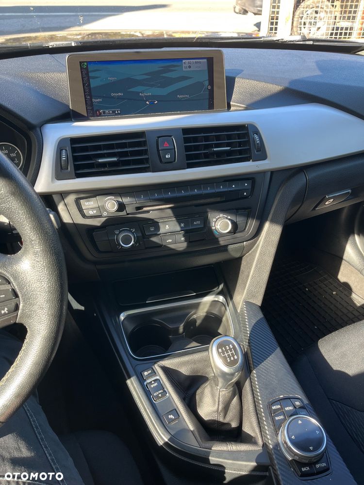 BMW Seria 3 318d Blue Performance - 12