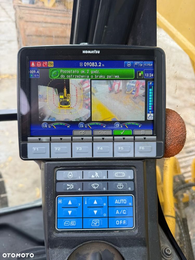 Komatsu PC 210 LC -11 - 8
