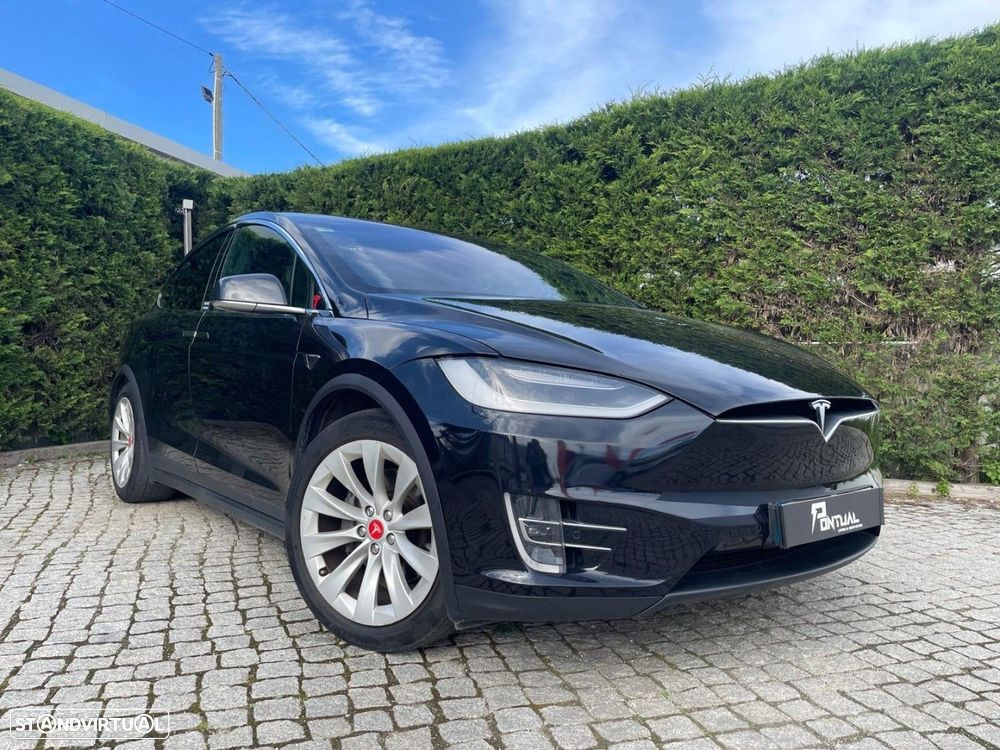 Tesla Model X - 17