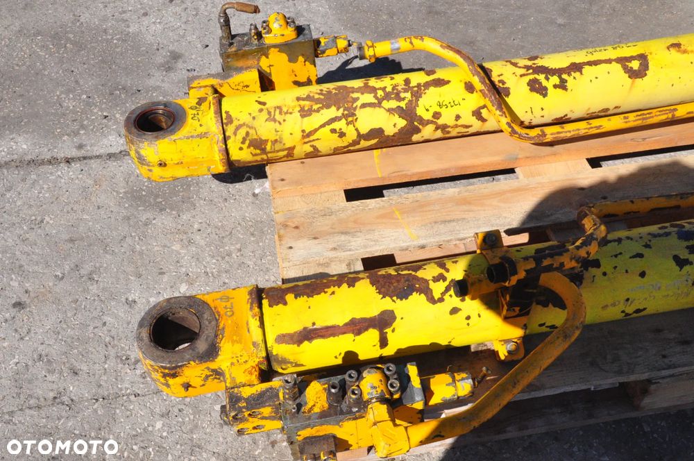 SIŁOWNIK JCB JS160 DŁ. 144 CM - 4