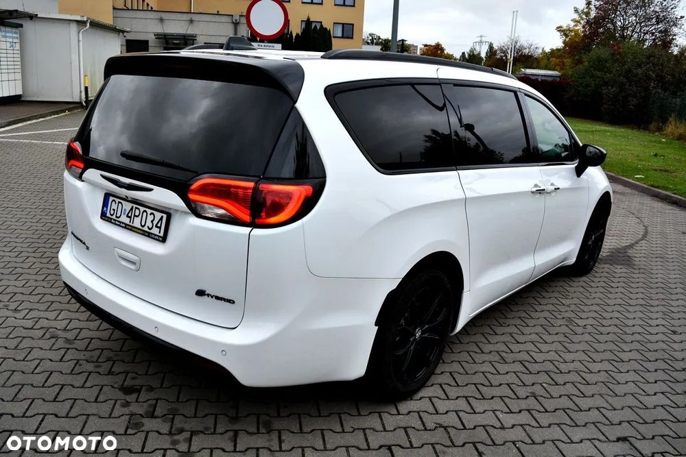 Chrysler Pacifica - 4