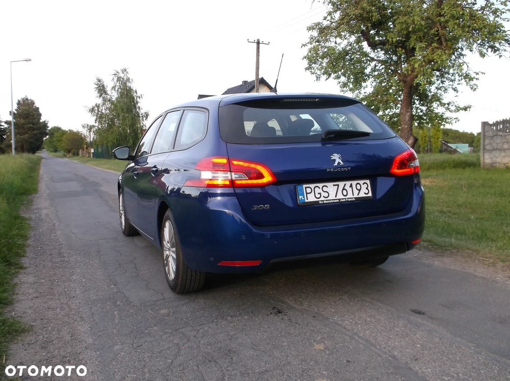 Peugeot 308 PureTech 130 GPF EAT8 Stop & Start Active Business-Paket - 35