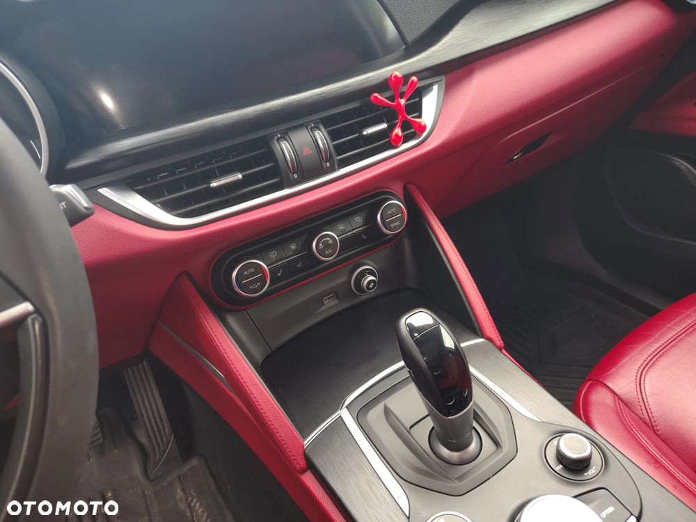 Alfa Romeo Stelvio - 16