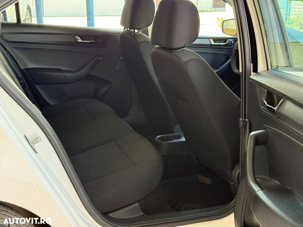 Skoda RAPID 1.6 TDI Active Green tec - 10