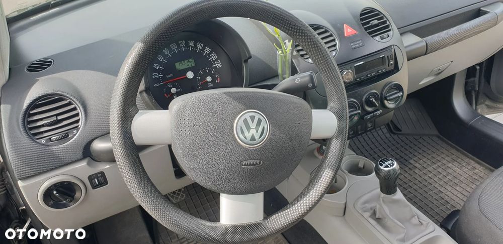 Volkswagen New Beetle - 10