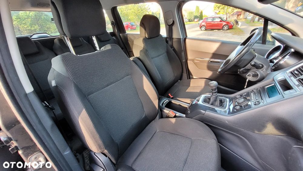 Peugeot 5008 - 8