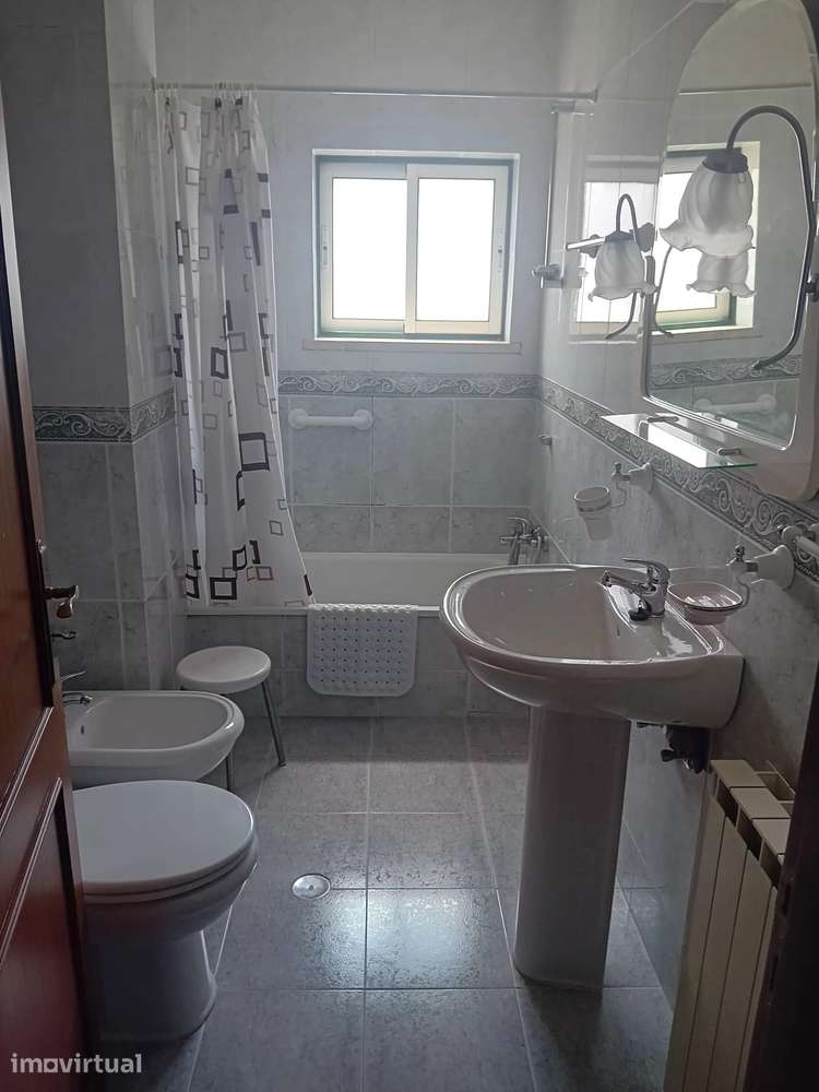 Excelente T2 com Garagem | Suite | Varanda | 10 min do Santuário - Grande imagem: 5/12