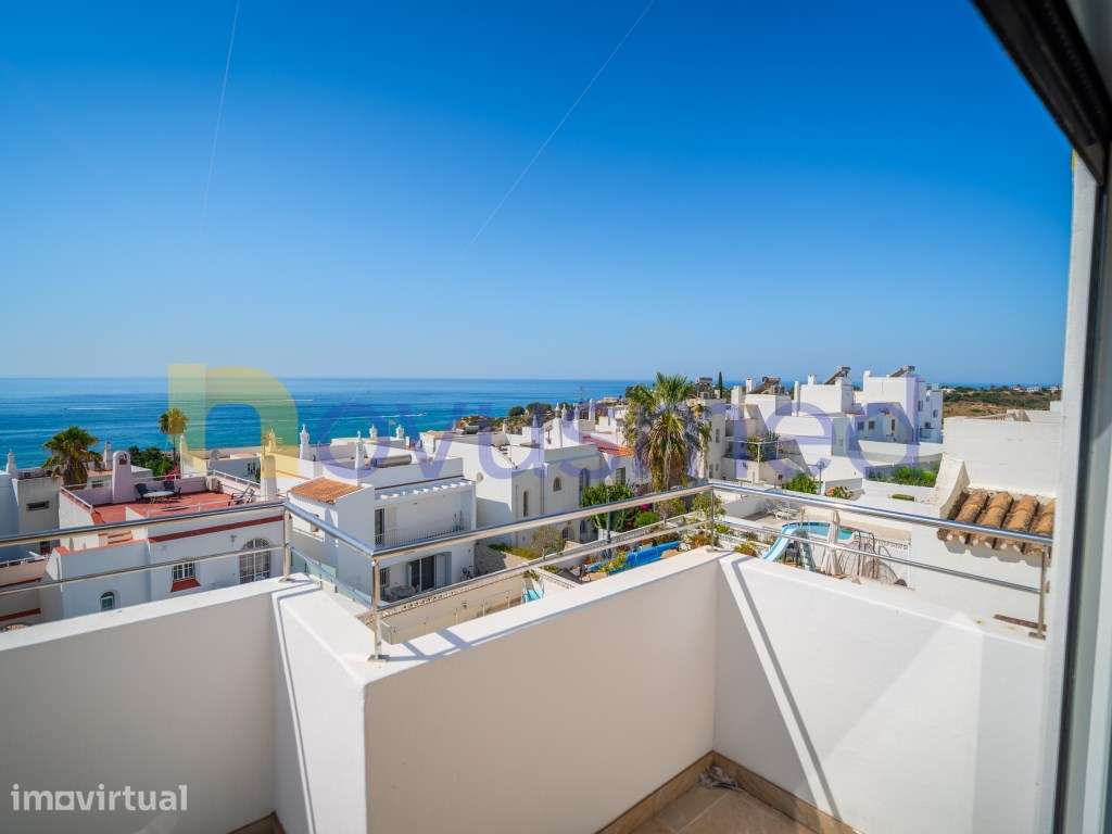 Moradia renovada com piscina e vistas panorâmicas sobre Albufeira e...