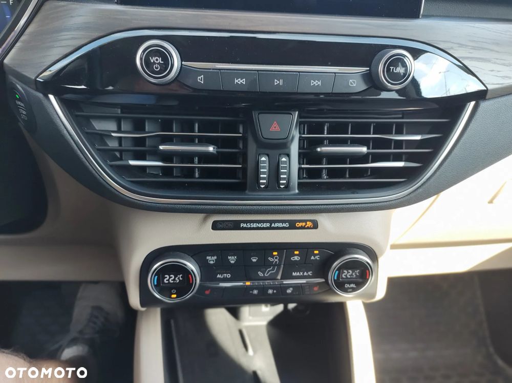 Ford Kuga 2.5 Duratec FHEV 4x4 TITANIUM - 13