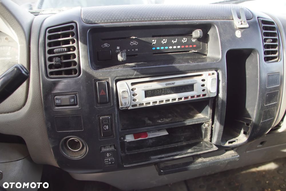 Auto na części - Toyota Dyna U300 VII 3.0 D-4D 109 KM 1KD-FTV 2007R Silnik Skrzynia Drzwi Maska Zderzak Lampa Lusterko Klamka Szyba Kabina Zabudowa Sterownik Moduł Czujnik Licznik Panel Kierownica - 12