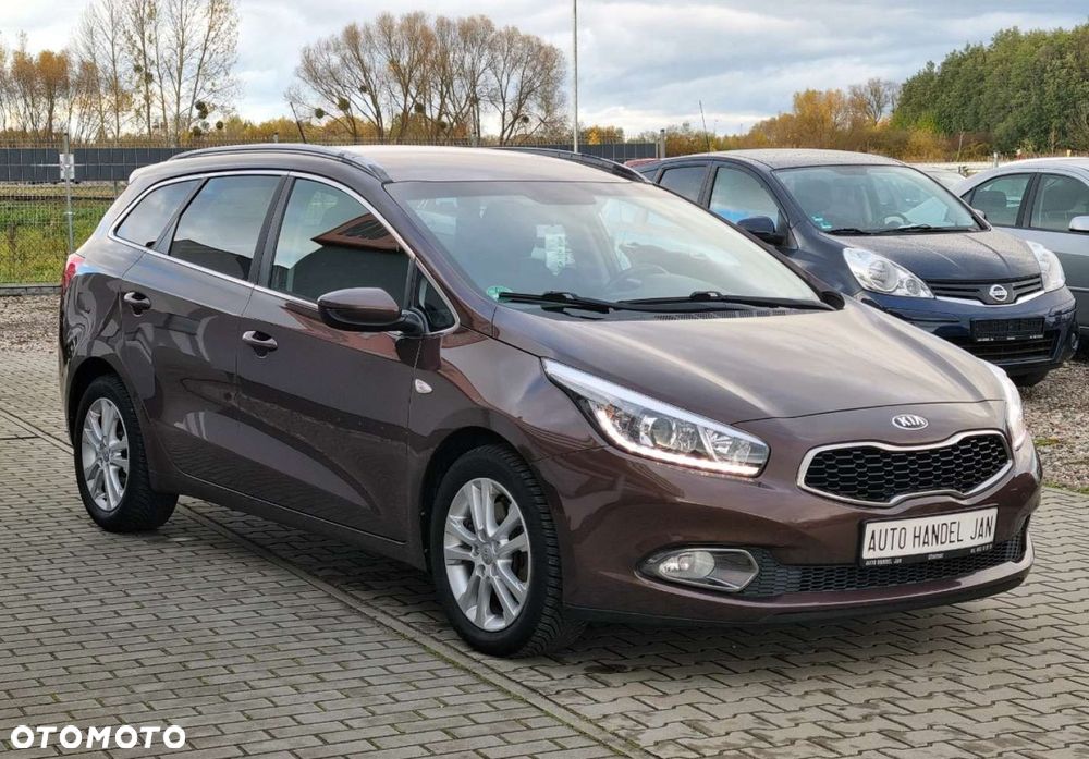 Kia Ceed - 11
