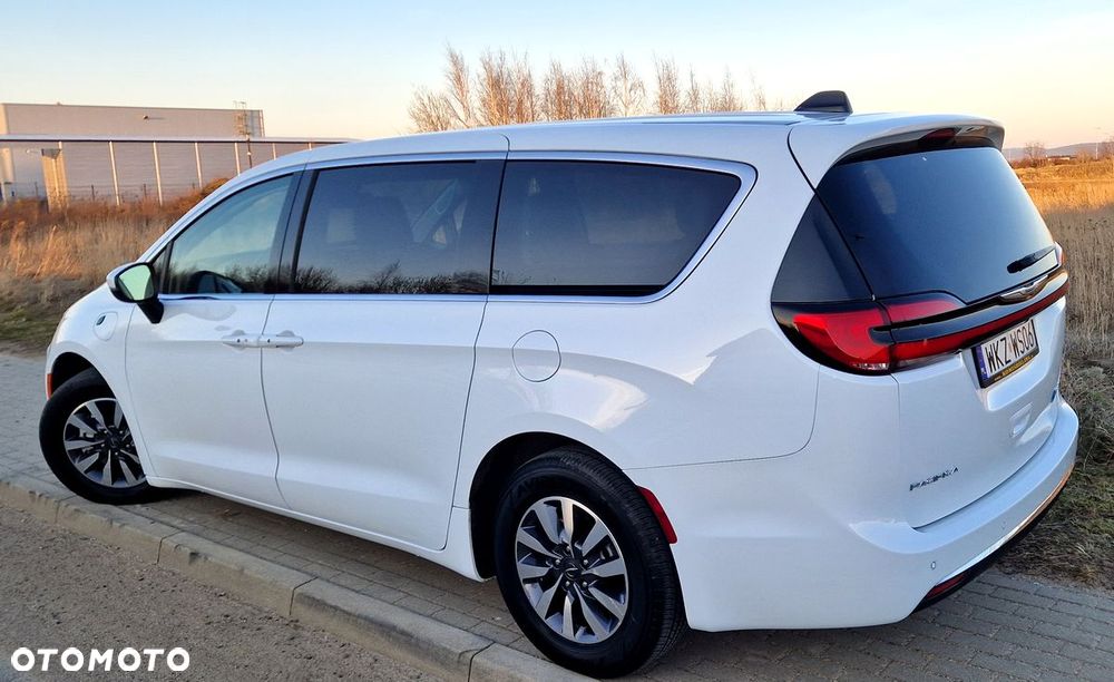 Chrysler Pacifica - 2