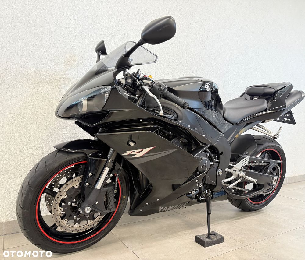 Yamaha R1 - 2