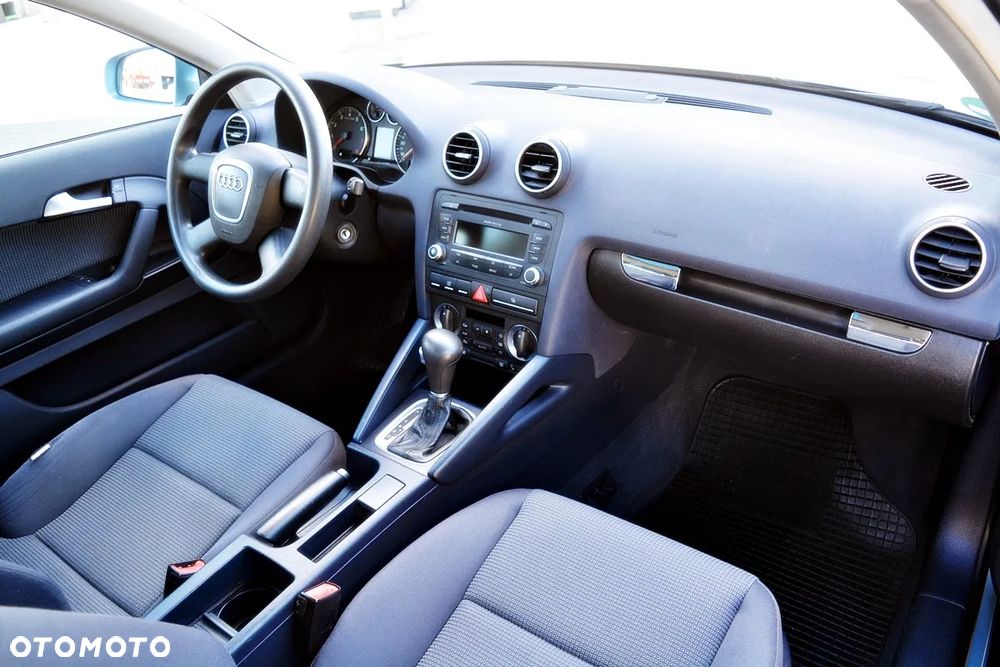 Audi A3 3-drzwiowe 1.6 tiptronic Attraction - 12