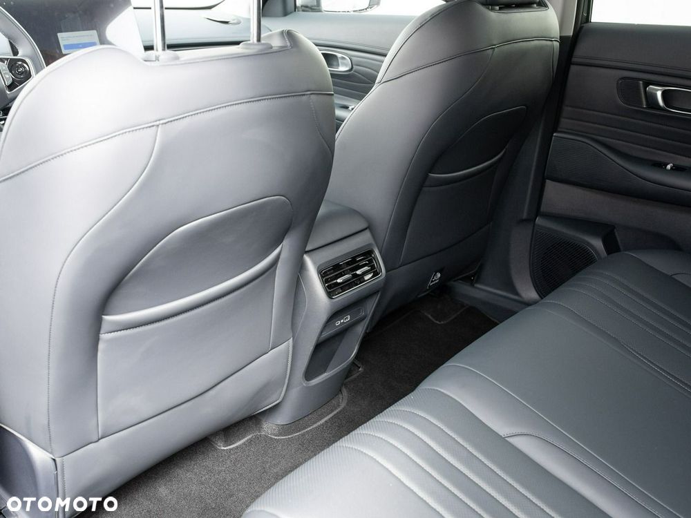 Geely Starray EM-i 1.5 PHEV Pro - 24