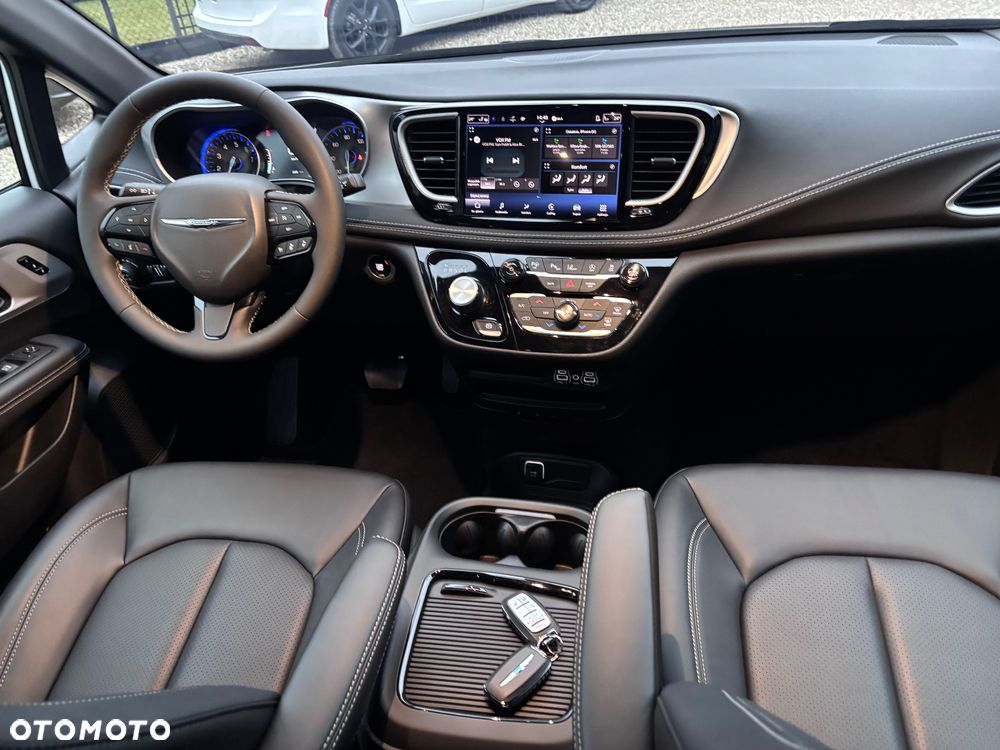 Chrysler Pacifica - 25