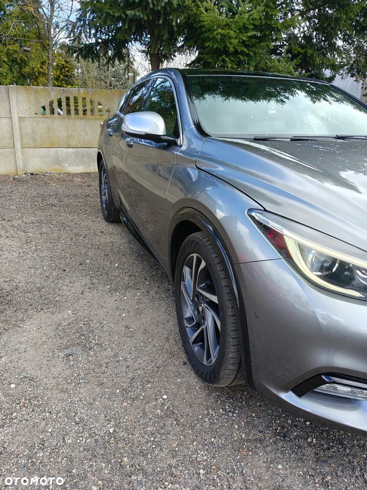 Infiniti Q30 - 2