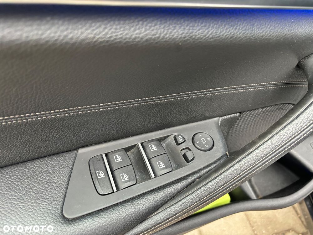BMW Seria 5 520d xDrive Luxury Line sport - 12