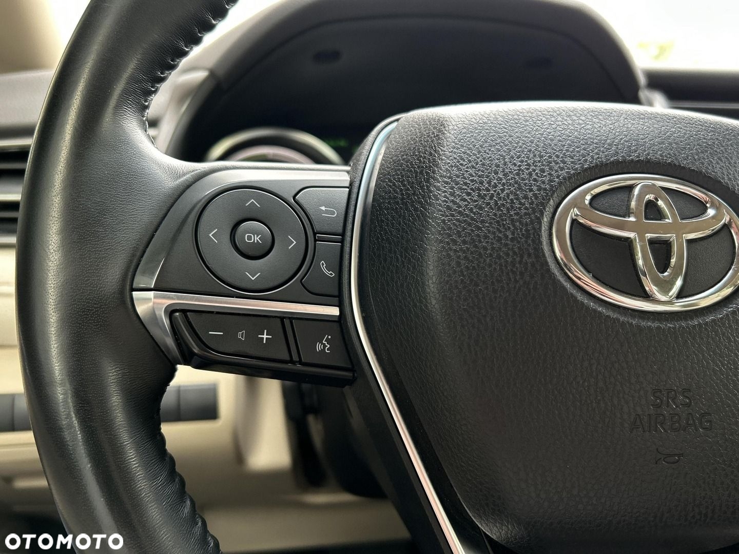 Toyota Camry 2.5 Hybrid Executive CVT - 14